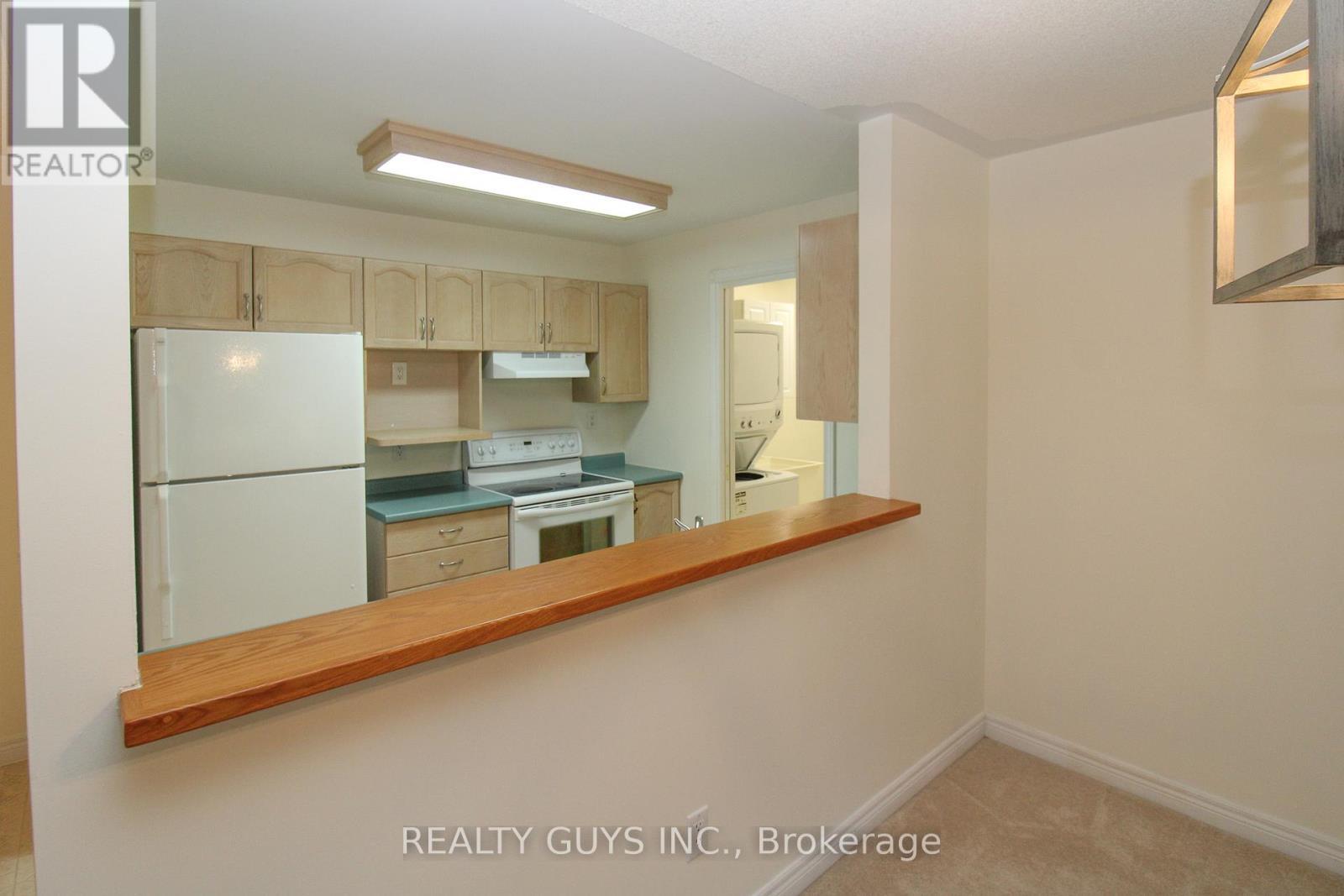4 - 693 Whitaker Street, Peterborough (Ashburnham Ward 4), ON - Indoor Photo Showing Kitchen