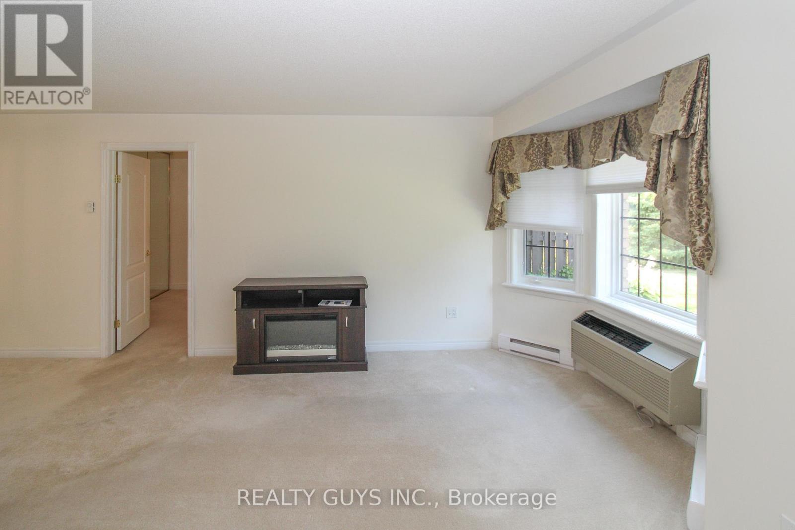 LIVING ROOM AREA - 4 - 693 Whitaker Street, Peterborough (Ashburnham Ward 4), ON - Indoor