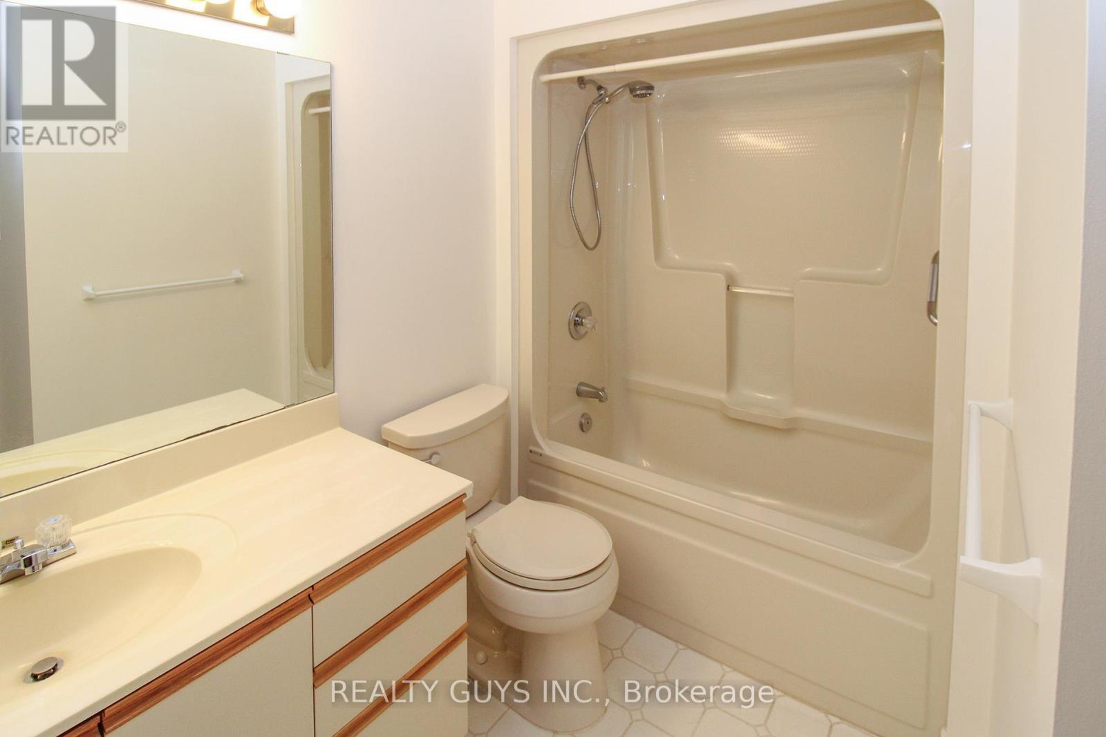 4 PC BATH - 4 - 693 Whitaker Street, Peterborough (Ashburnham Ward 4), ON - Indoor Photo Showing Bathroom