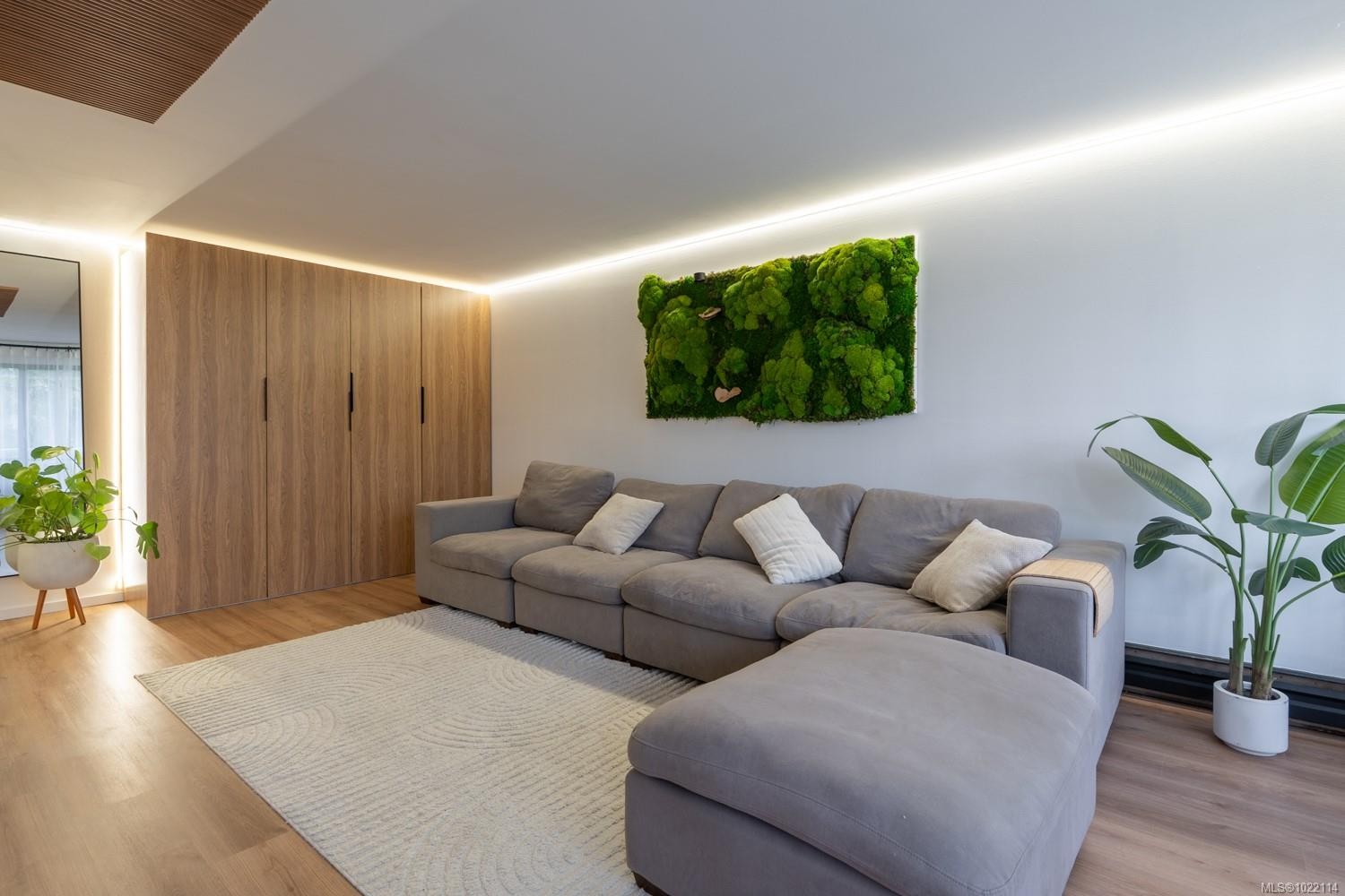 2203-1007 Bowen Rd, Nanaimo, BC - Indoor Photo Showing Living Room