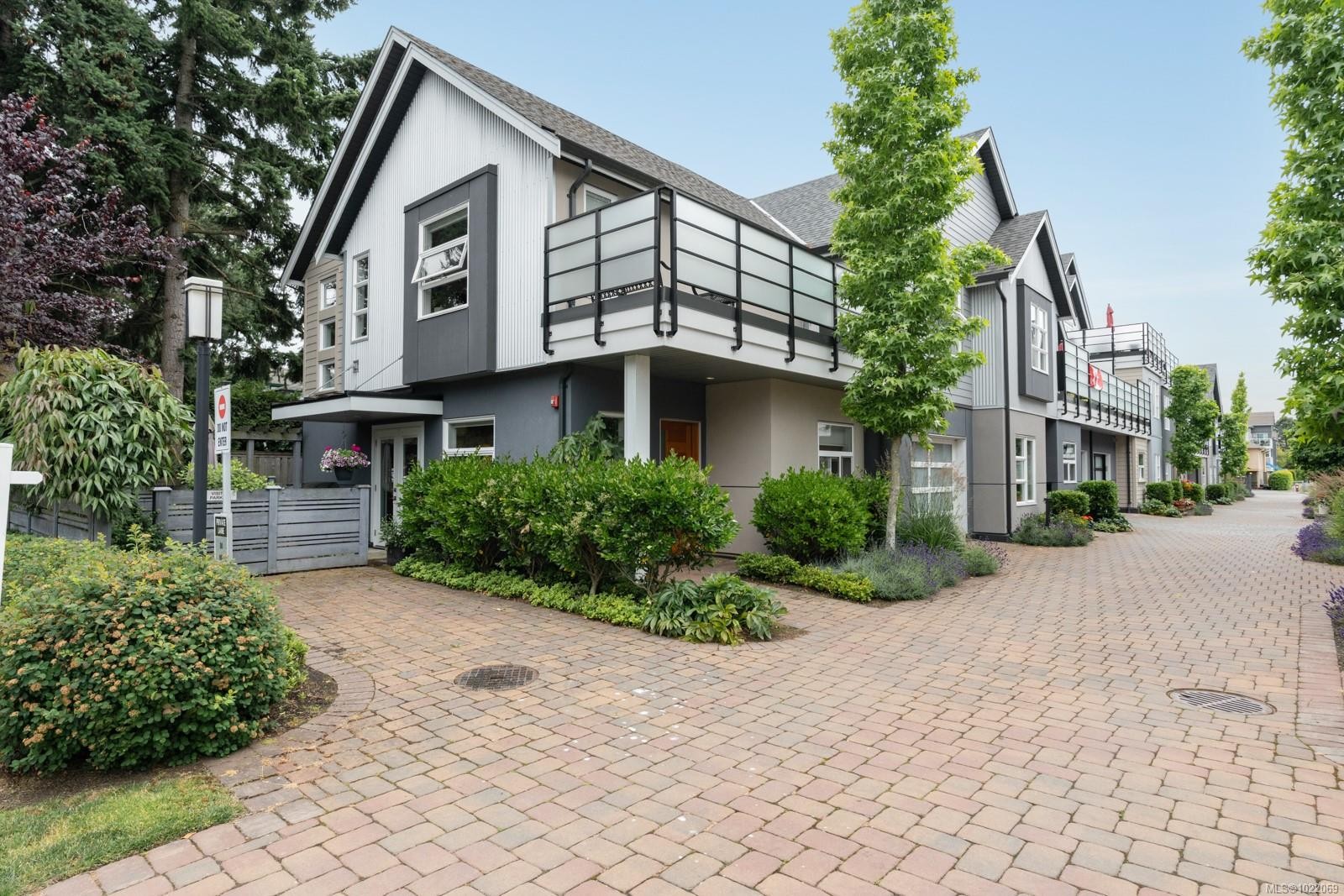 7-9889 Seventh St, Sidney, BC