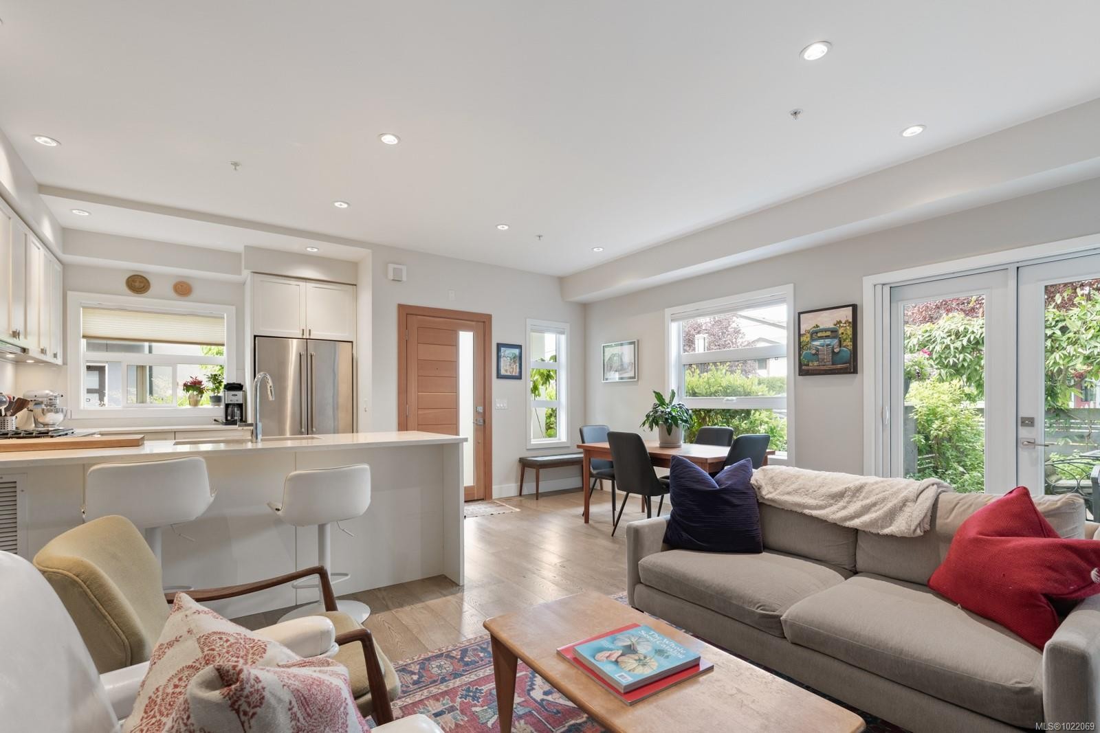 7-9889 Seventh St, Sidney, BC