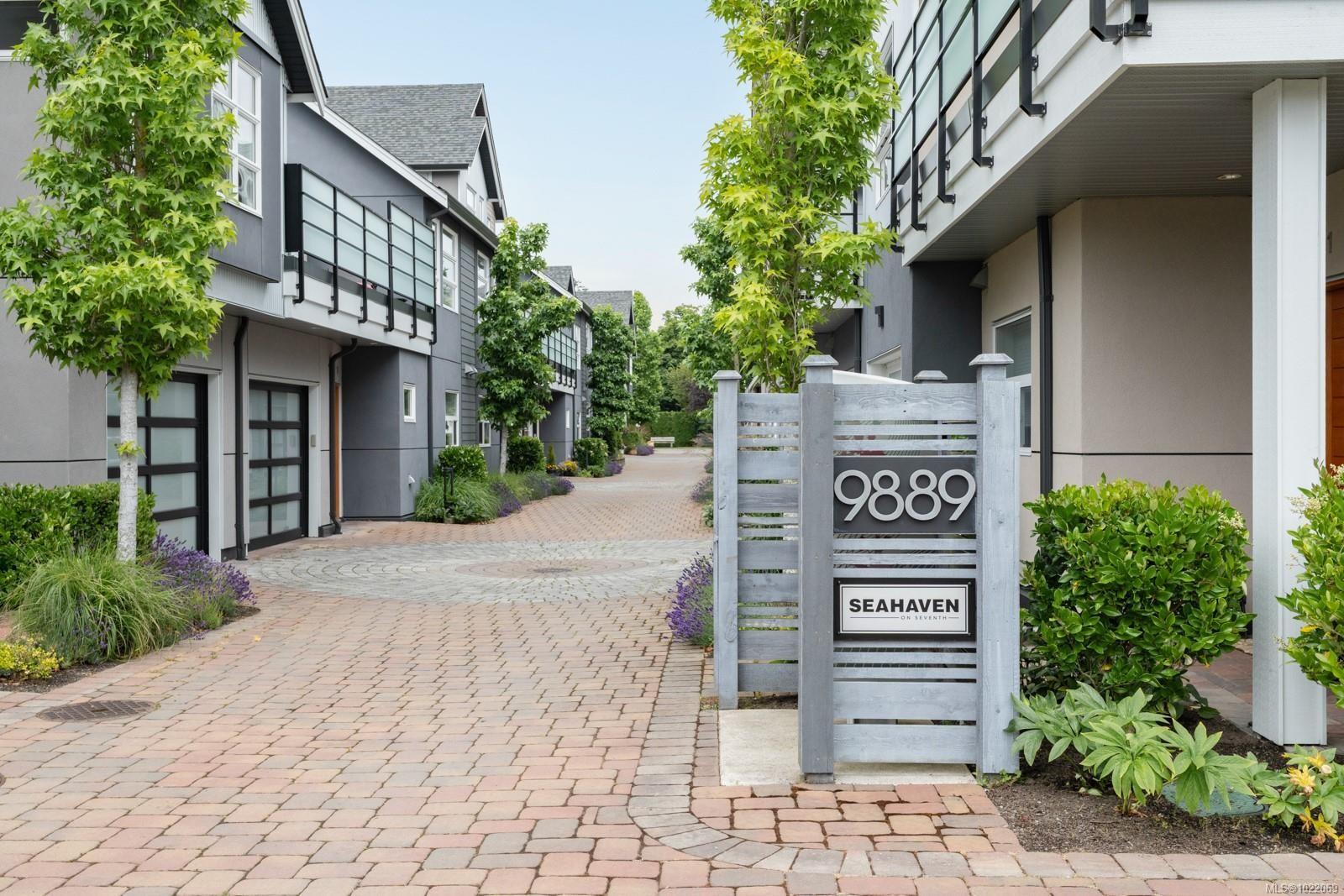 7-9889 Seventh St, Sidney, BC