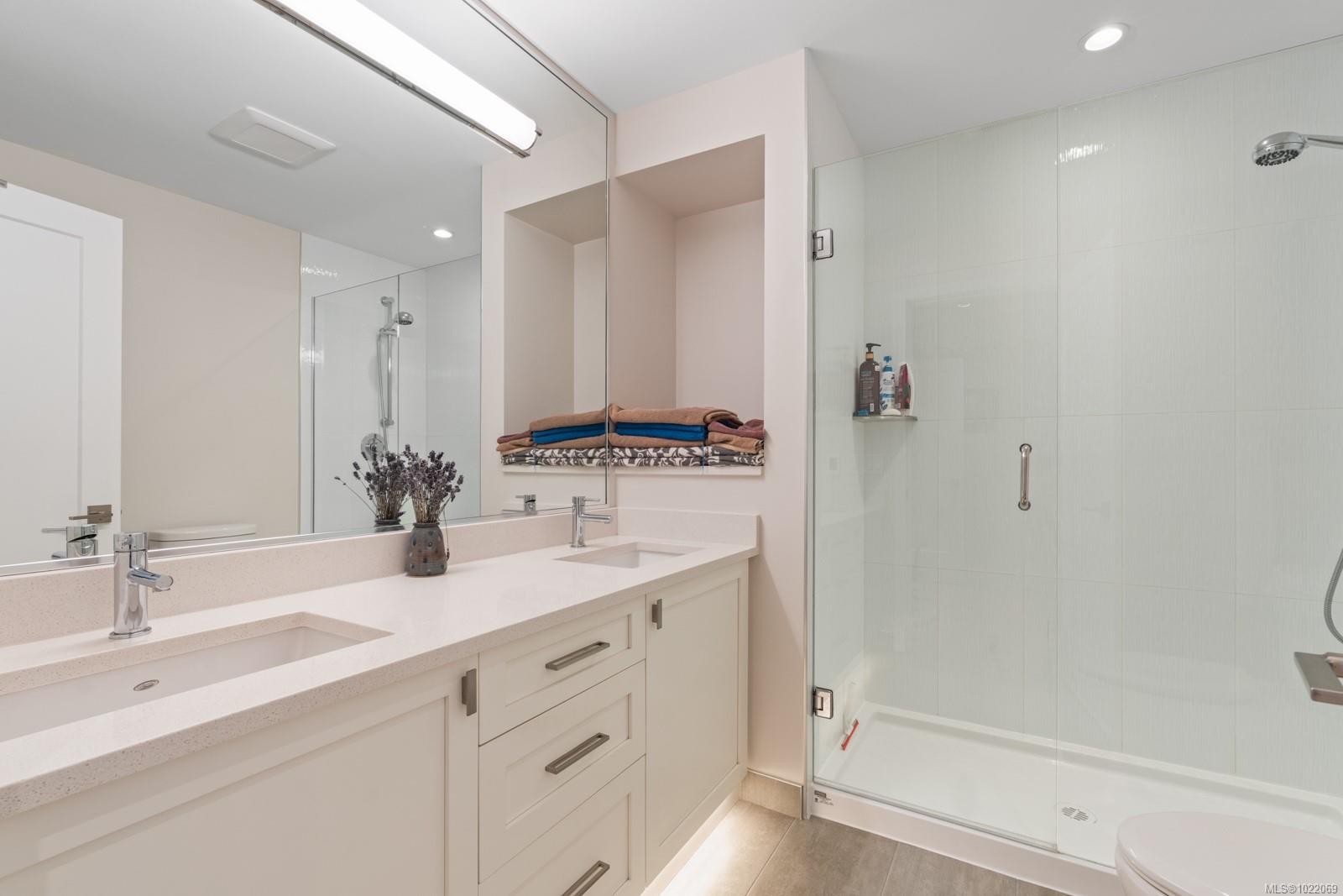 7-9889 Seventh St, Sidney, BC