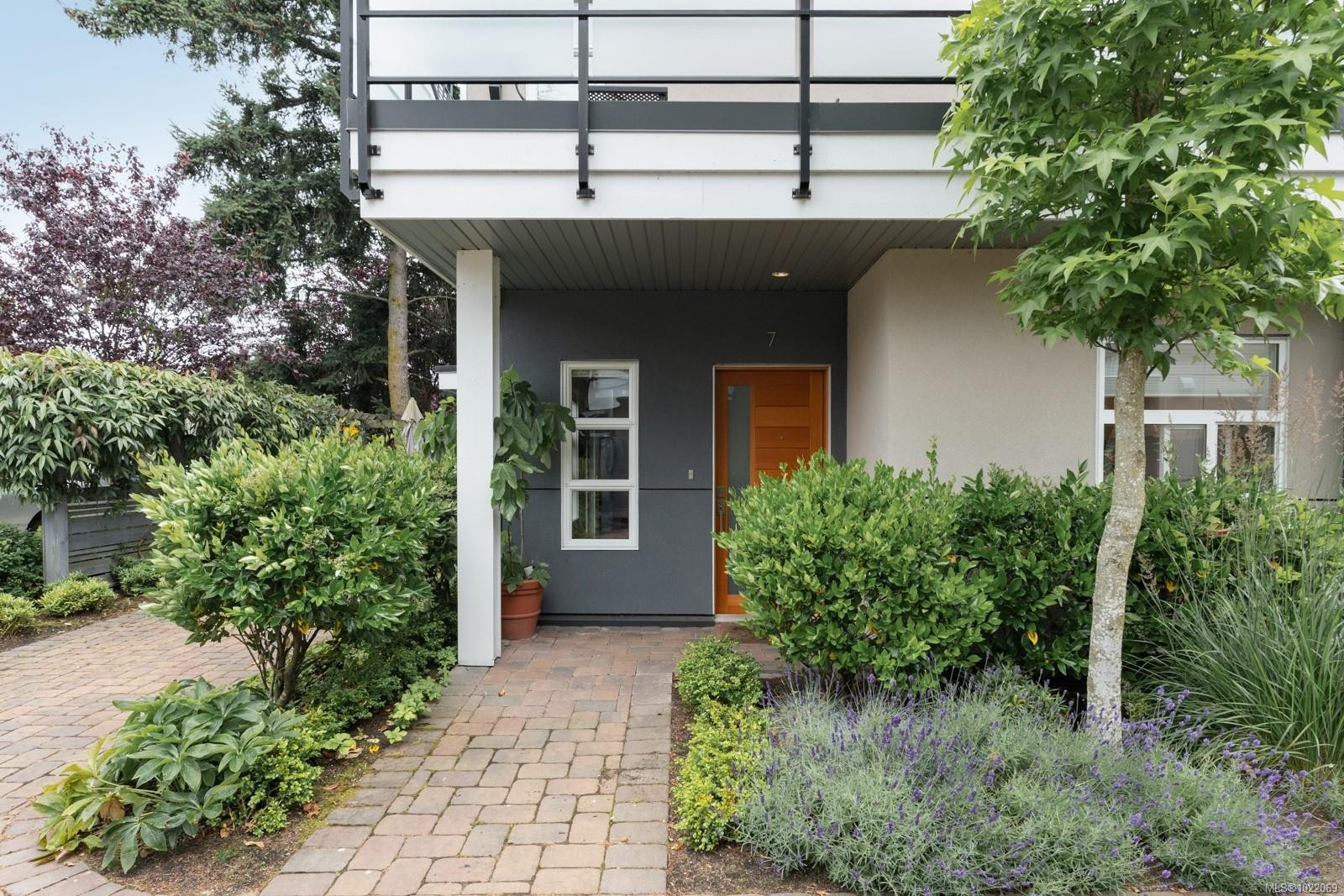 7-9889 Seventh St, Sidney, BC