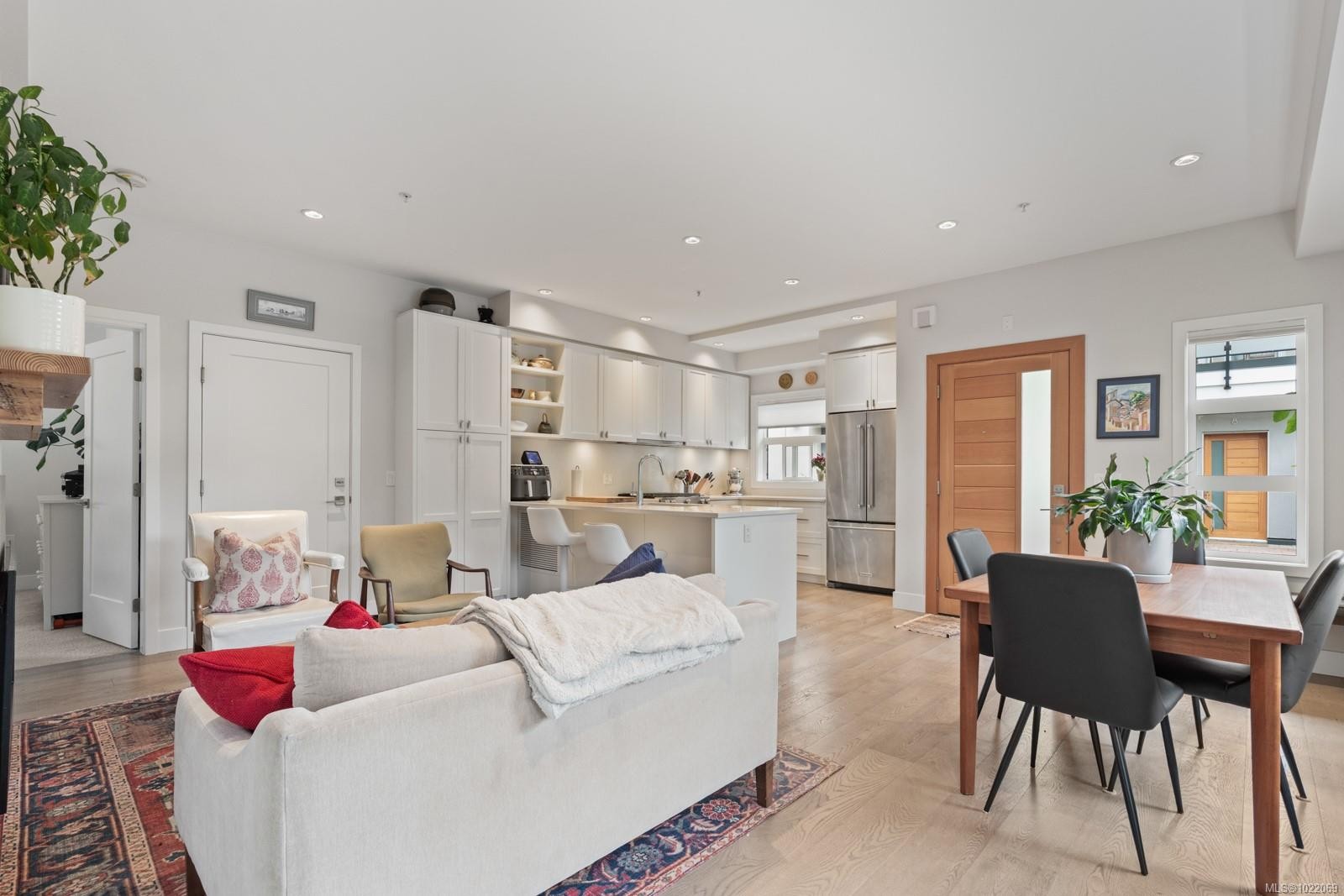 7-9889 Seventh St, Sidney, BC