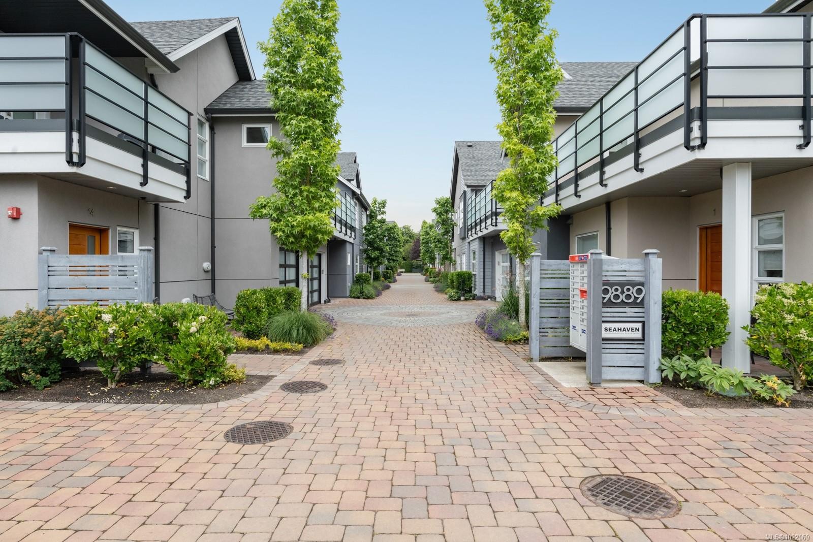 7-9889 Seventh St, Sidney, BC