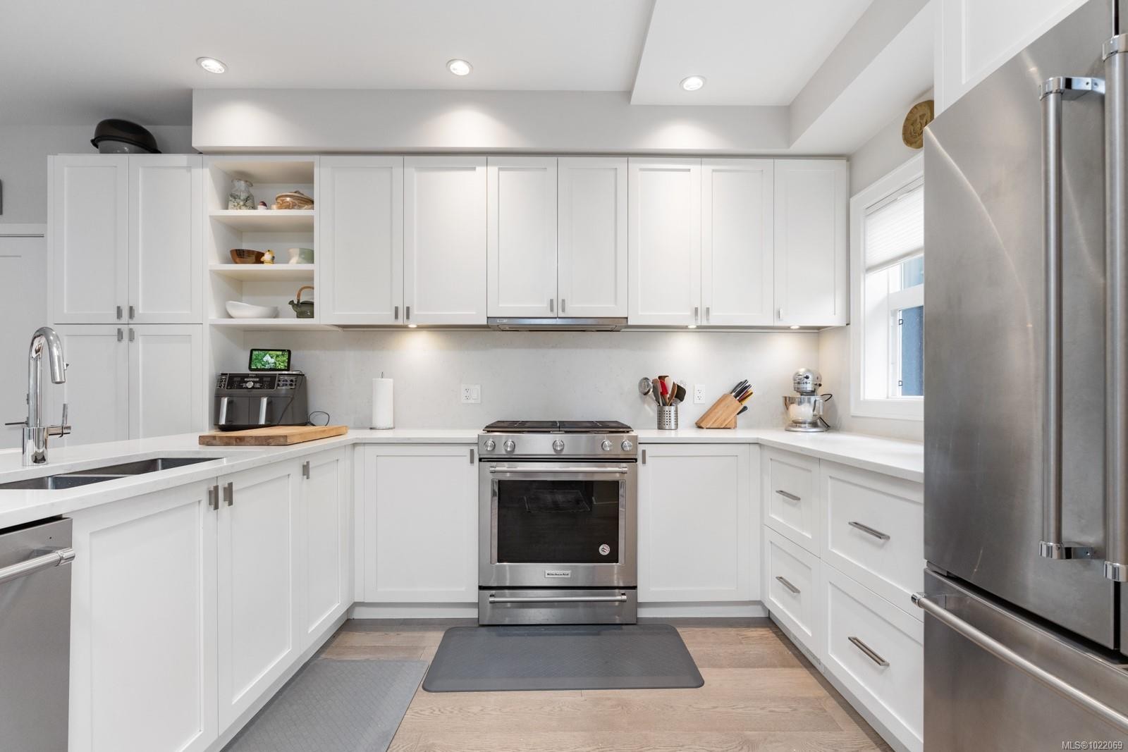 7-9889 Seventh St, Sidney, BC