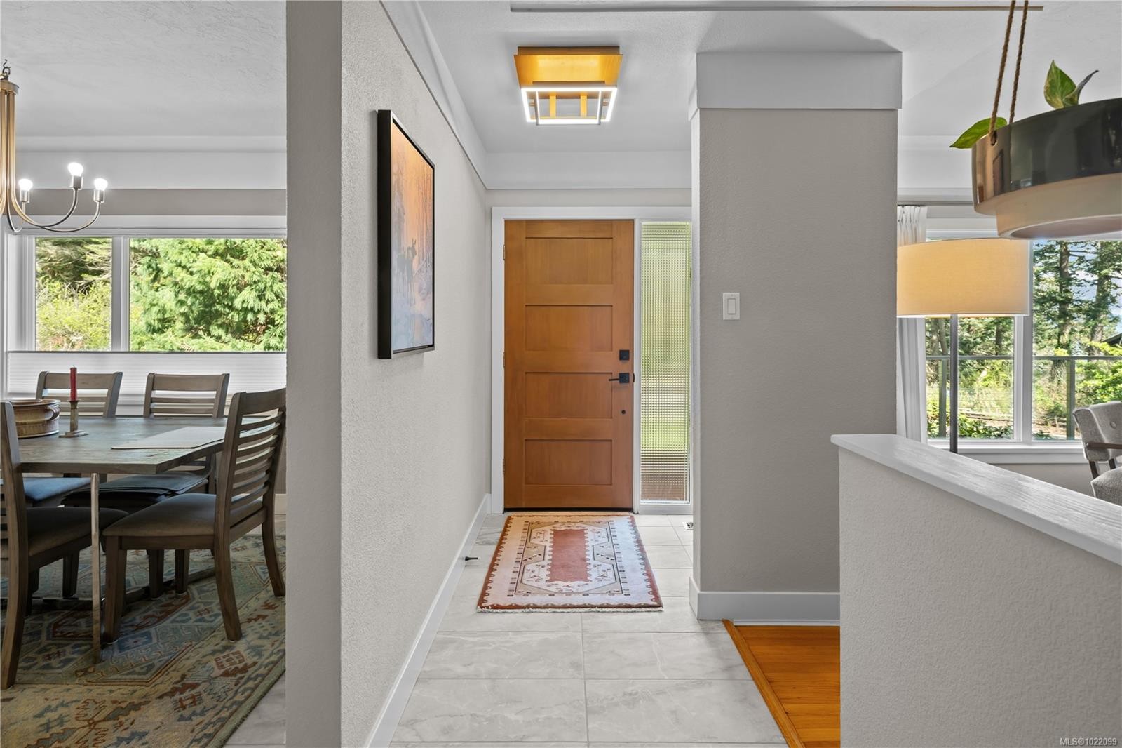 2879 Phyllis St, Saanich, BC