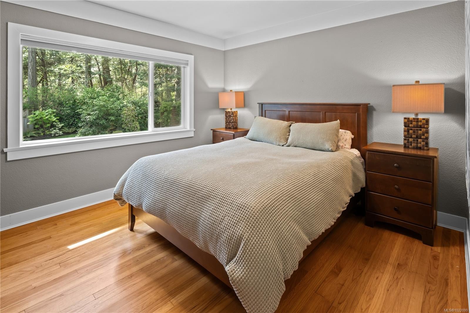 2879 Phyllis St, Saanich, BC