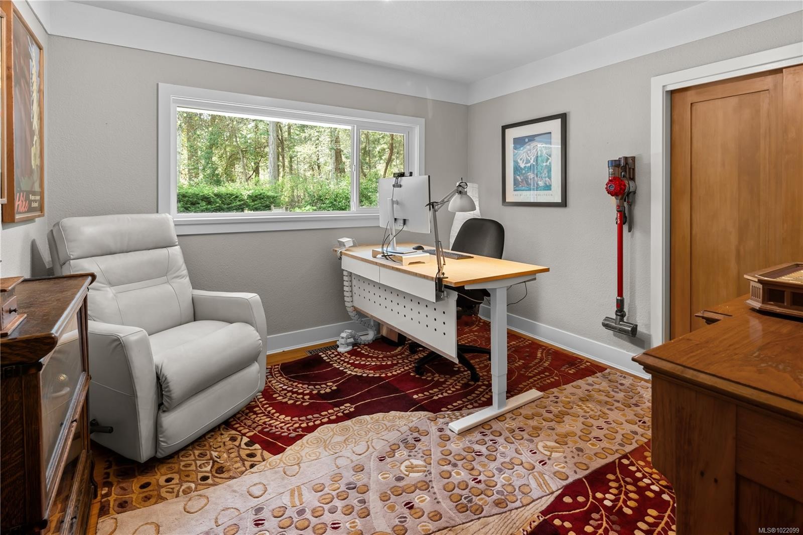 2879 Phyllis St, Saanich, BC