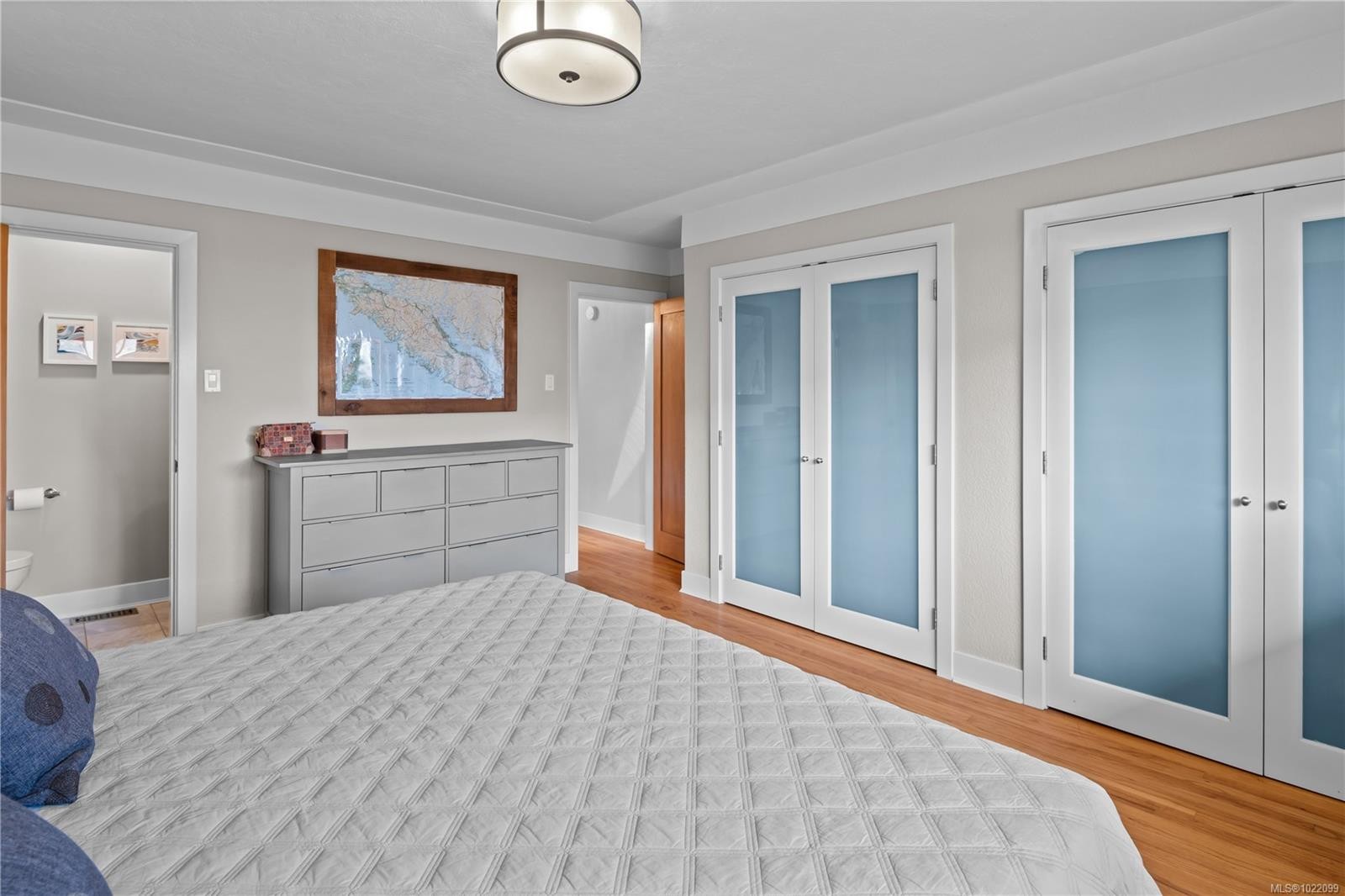 2879 Phyllis St, Saanich, BC