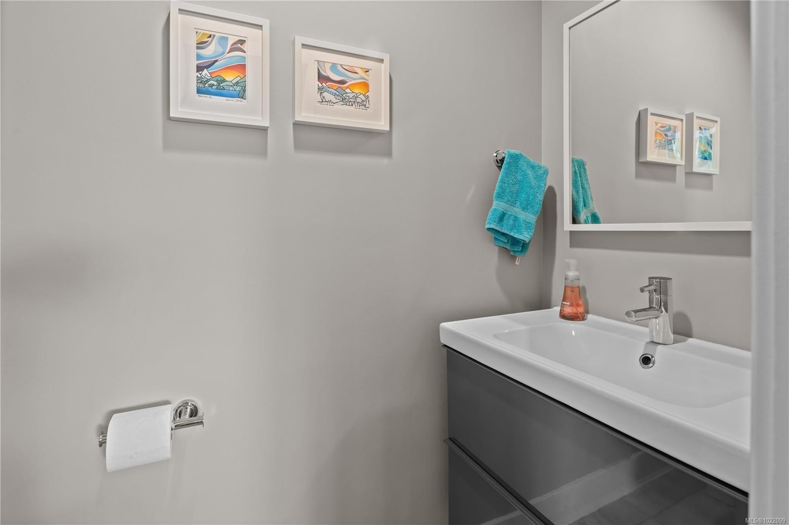 2879 Phyllis St, Saanich, BC