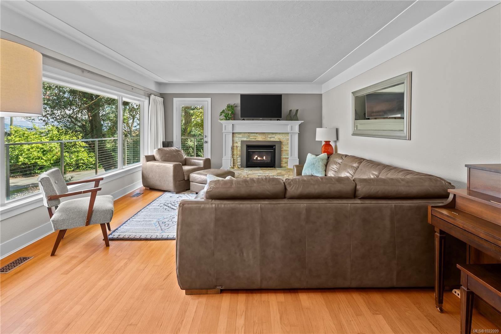 2879 Phyllis St, Saanich, BC