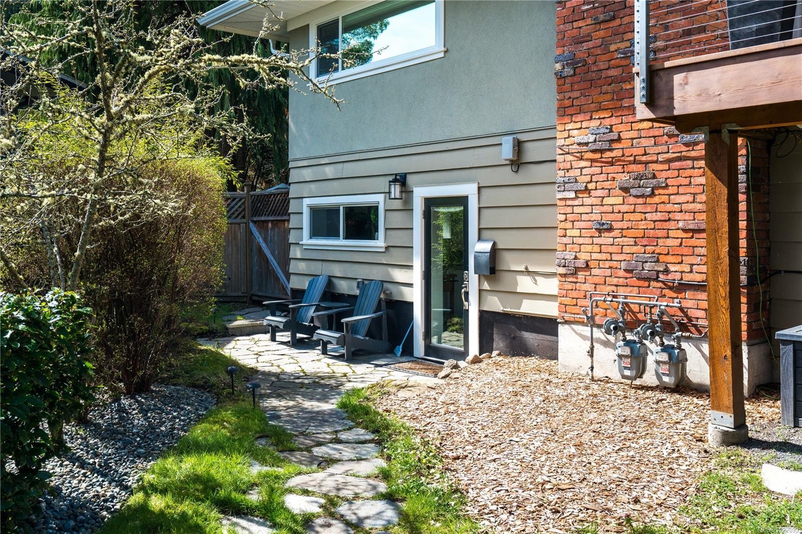 2879 Phyllis St, Saanich, BC