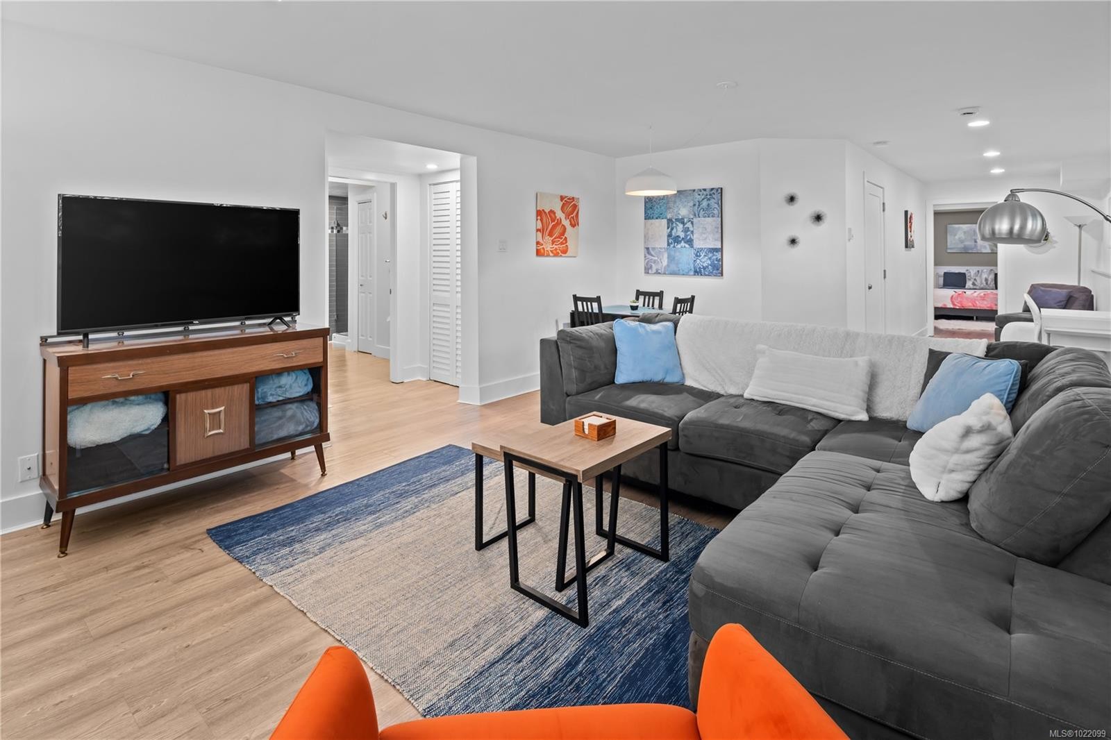 2879 Phyllis St, Saanich, BC