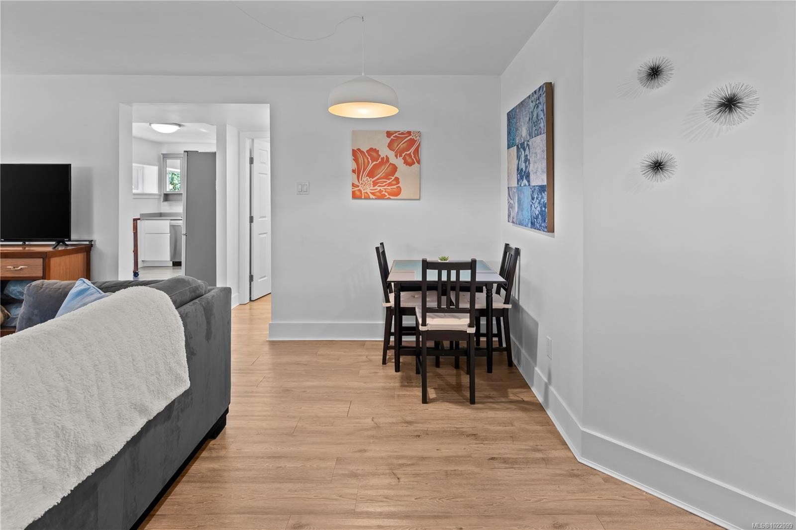 2879 Phyllis St, Saanich, BC