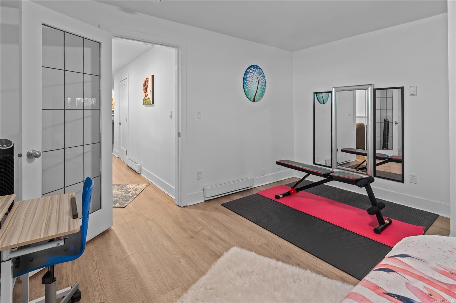 2879 Phyllis St, Saanich, BC