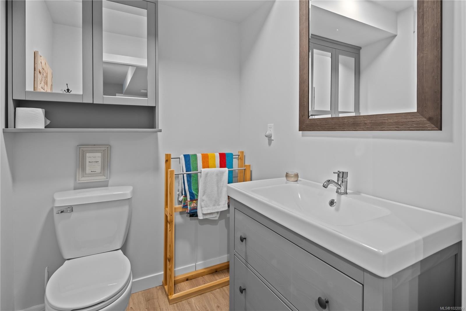 2879 Phyllis St, Saanich, BC