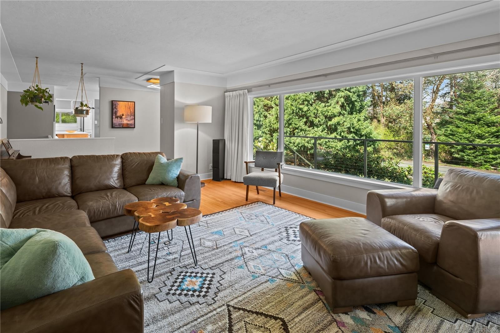 2879 Phyllis St, Saanich, BC