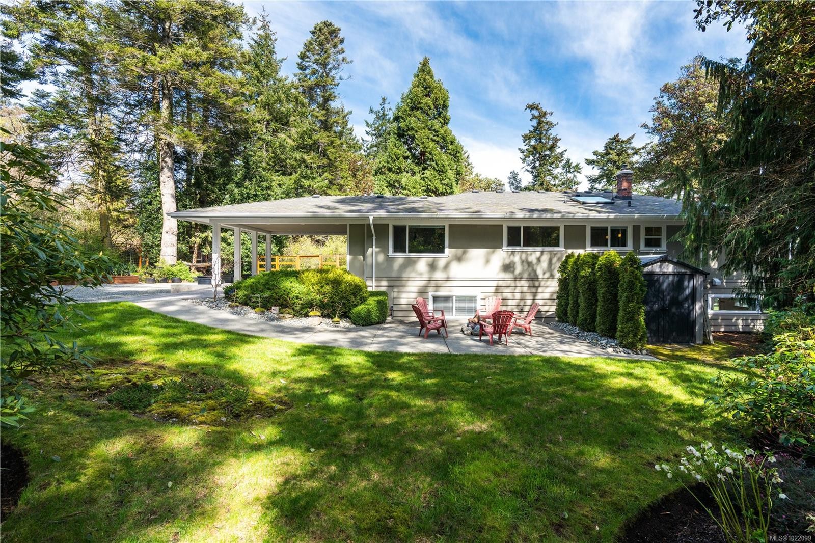 2879 Phyllis St, Saanich, BC
