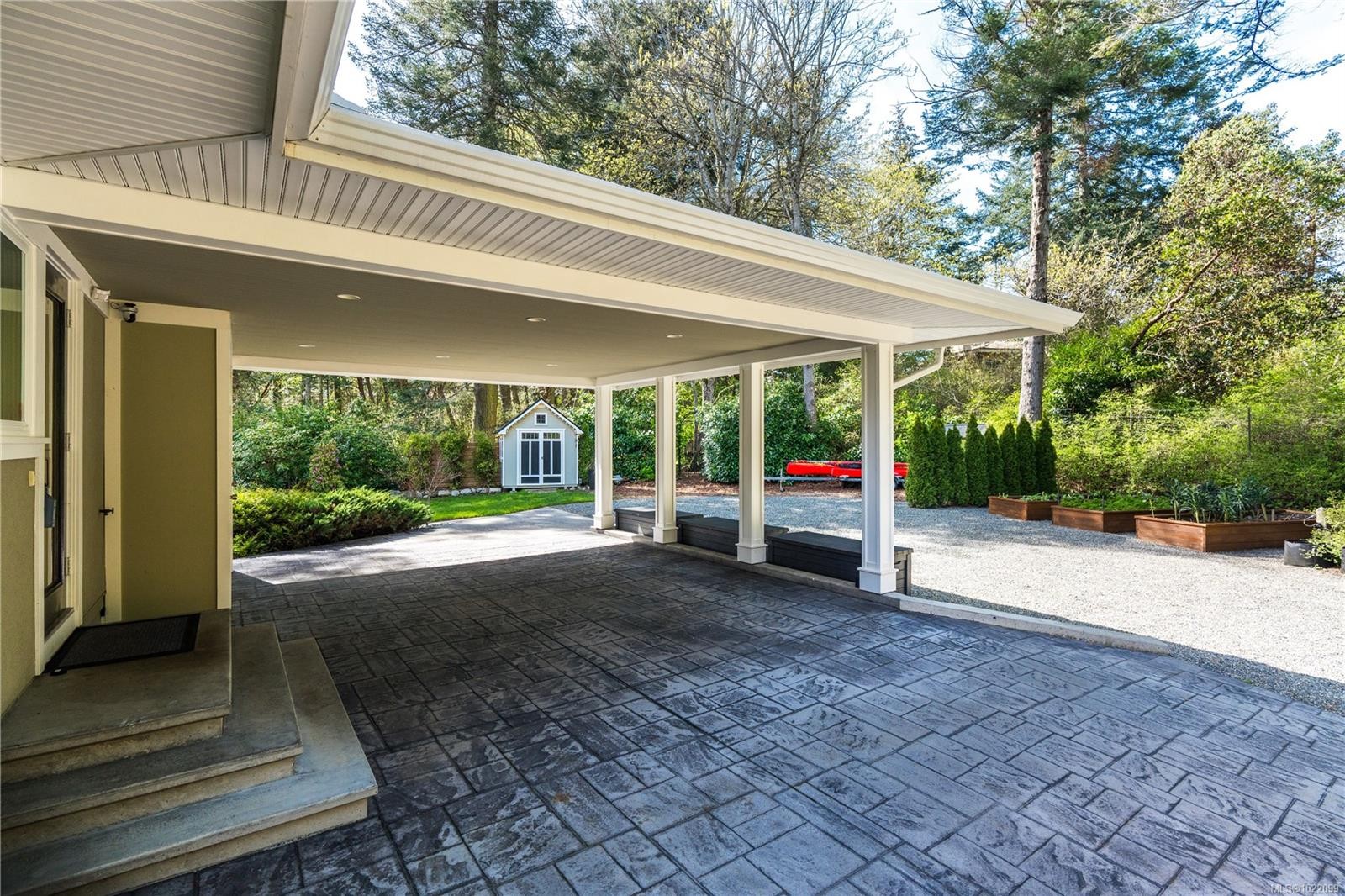 2879 Phyllis St, Saanich, BC