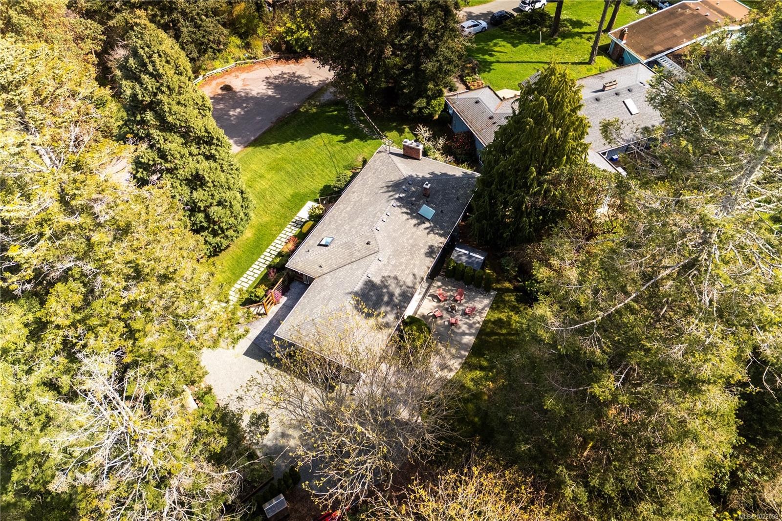 2879 Phyllis St, Saanich, BC