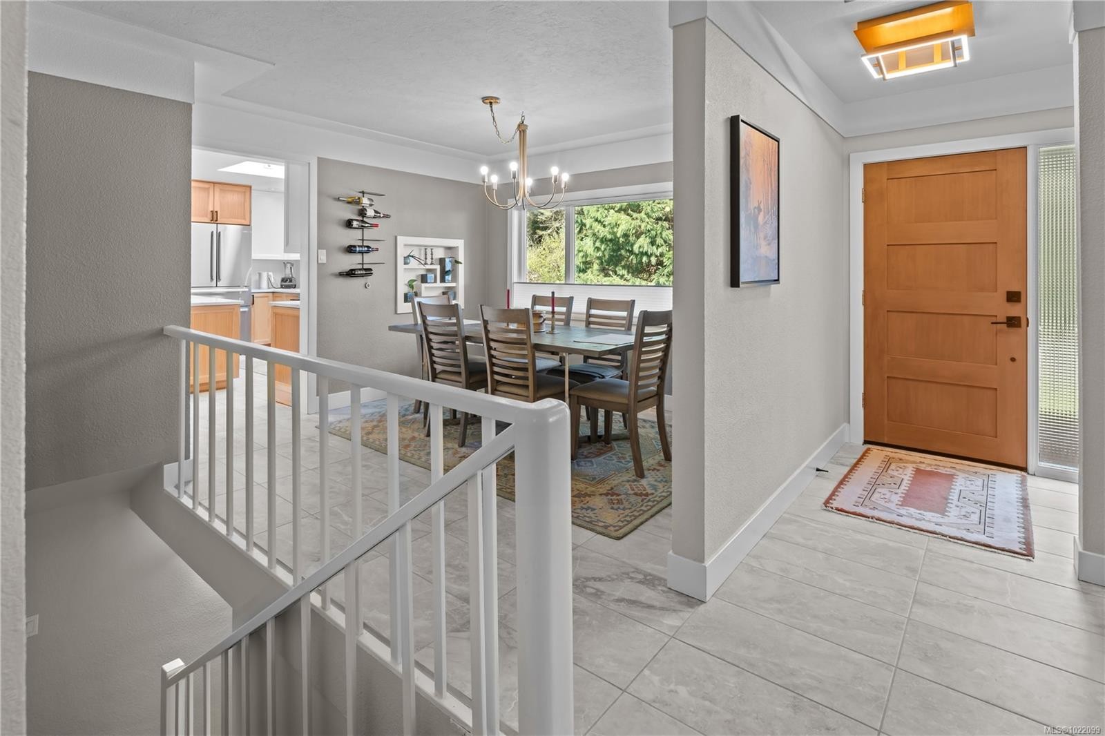 2879 Phyllis St, Saanich, BC