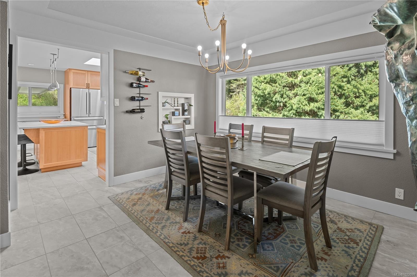 2879 Phyllis St, Saanich, BC