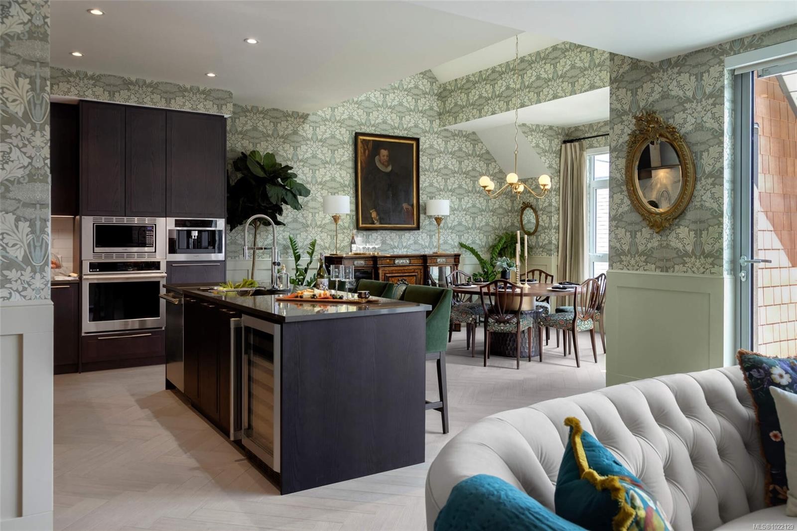 504-427 Lampson St, Esquimalt, BC - Indoor Photo Showing Kitchen With Upgraded Kitchen