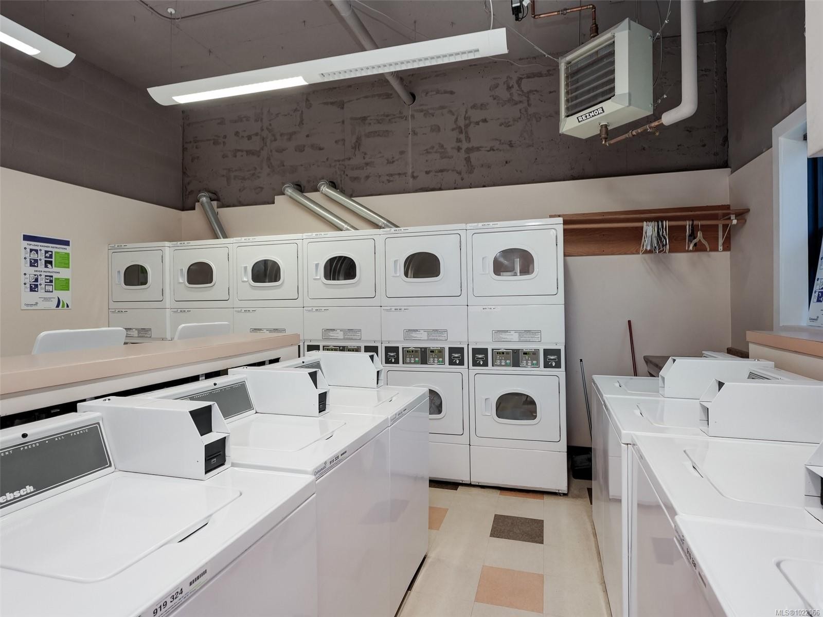2006-647 Michigan St, Victoria, BC - Indoor Photo Showing Laundry Room