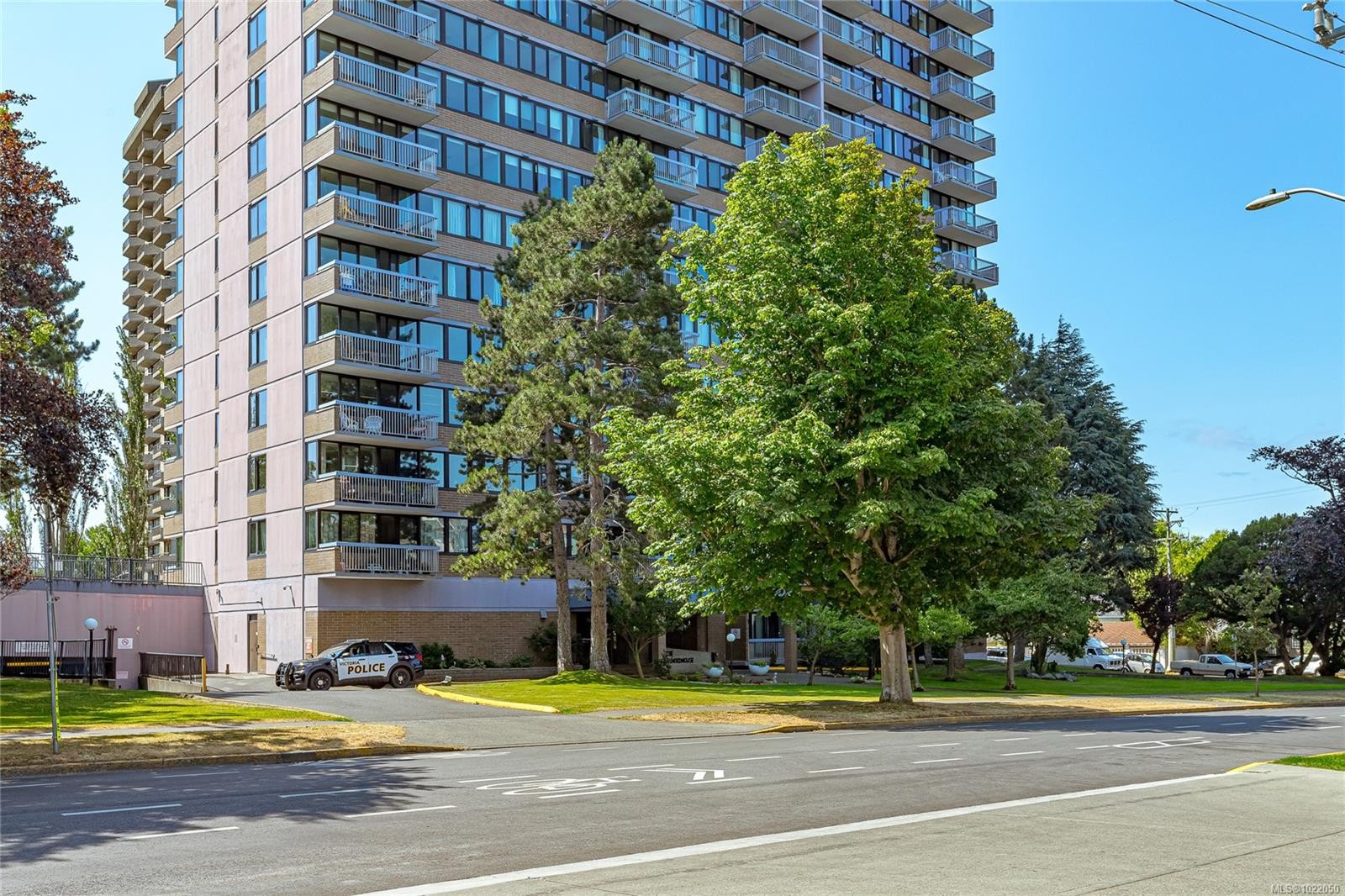 1608-647 Michigan St, Victoria, BC - Outdoor With Facade