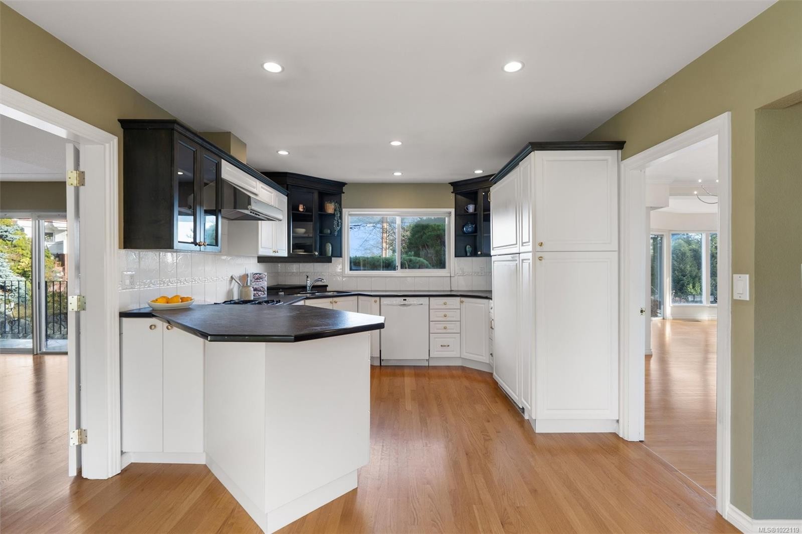 5054 Catalina Terr, Saanich, BC