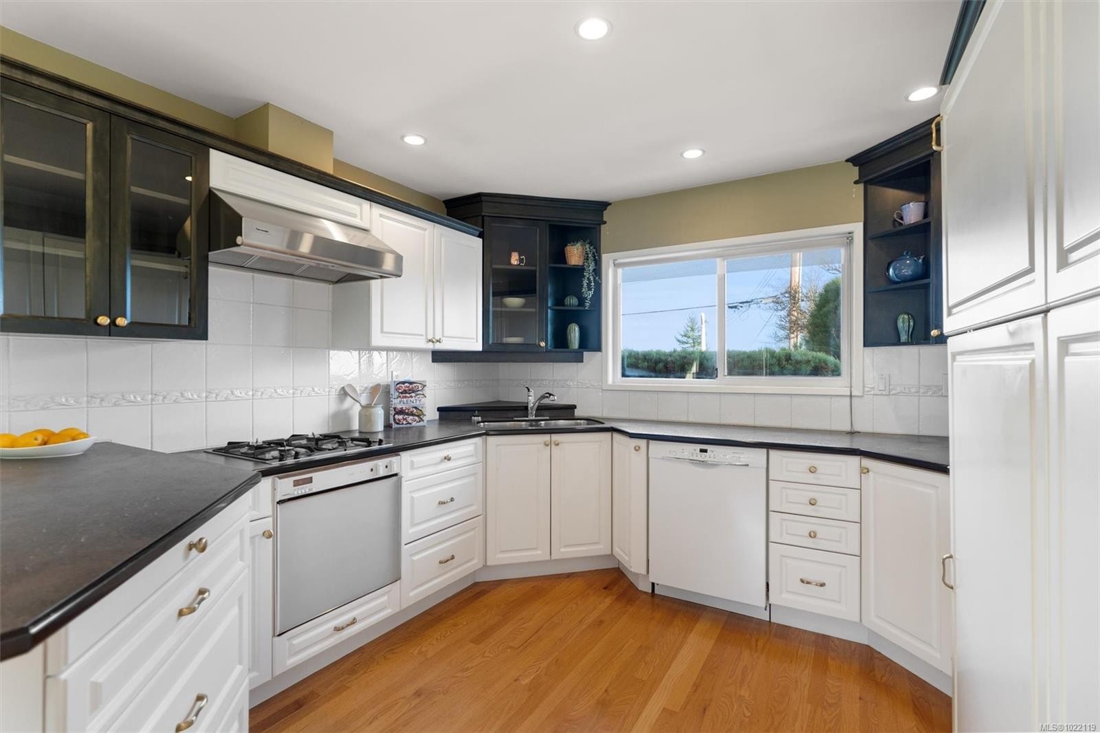 5054 Catalina Terr, Saanich, BC