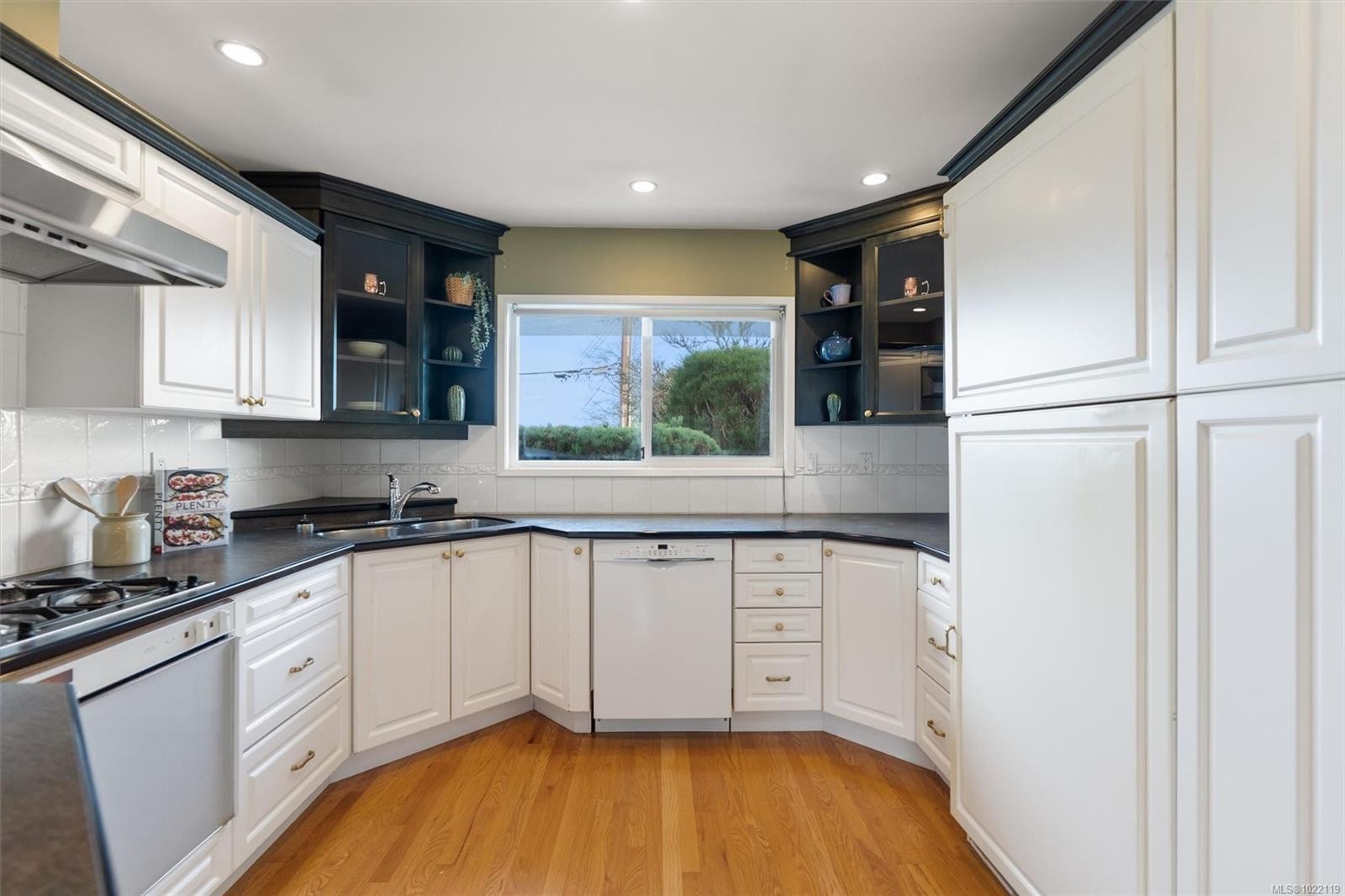 5054 Catalina Terr, Saanich, BC