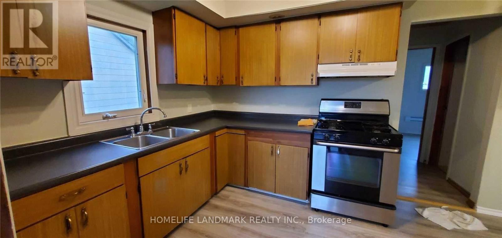 14 Elm Grove Avenue, Richmond Hill, ON - Indoor Photo Showing Kitchen With Double Sink