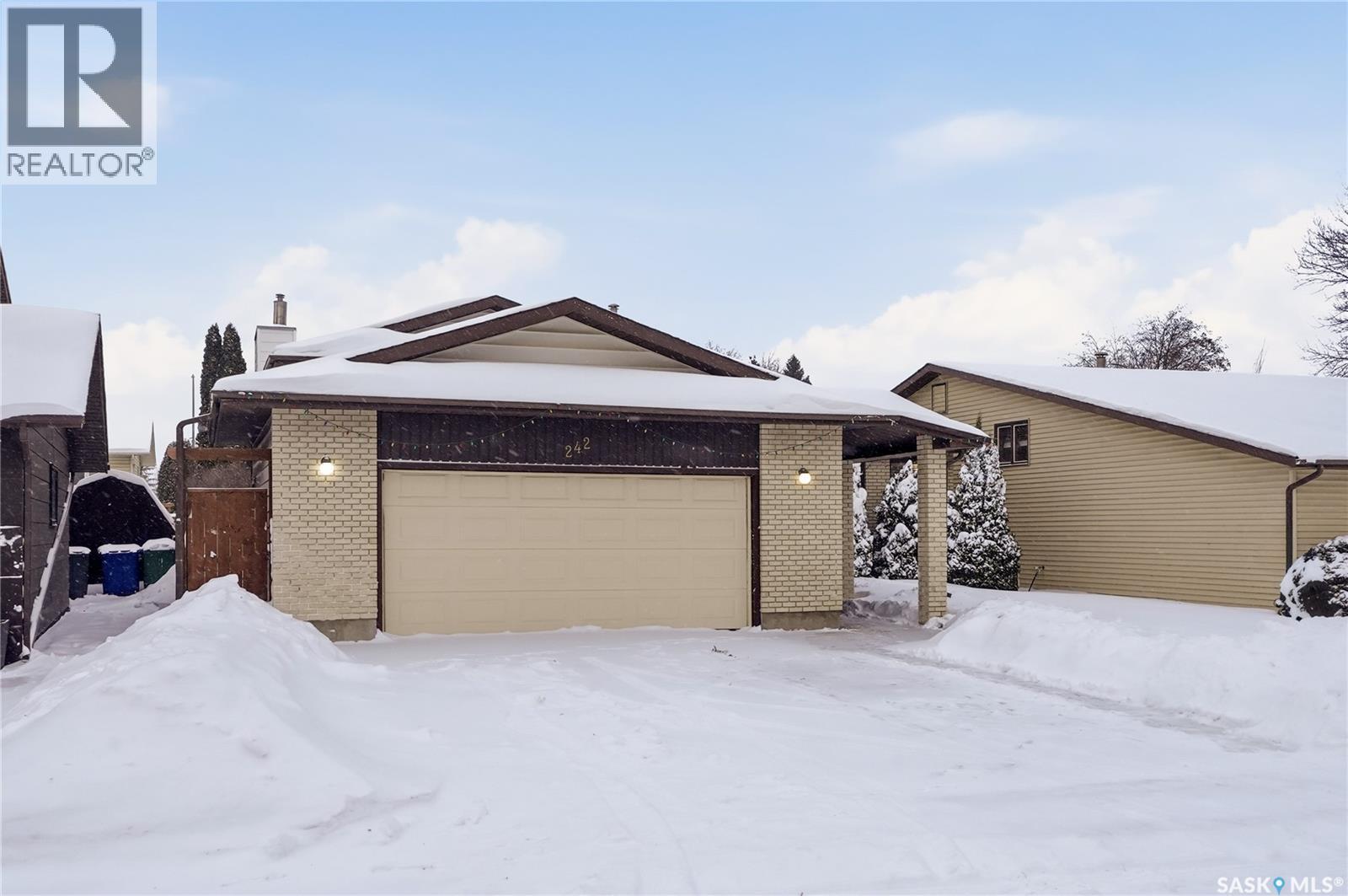 242 Thain Way, Saskatoon, SK - Outdoor With Exterior