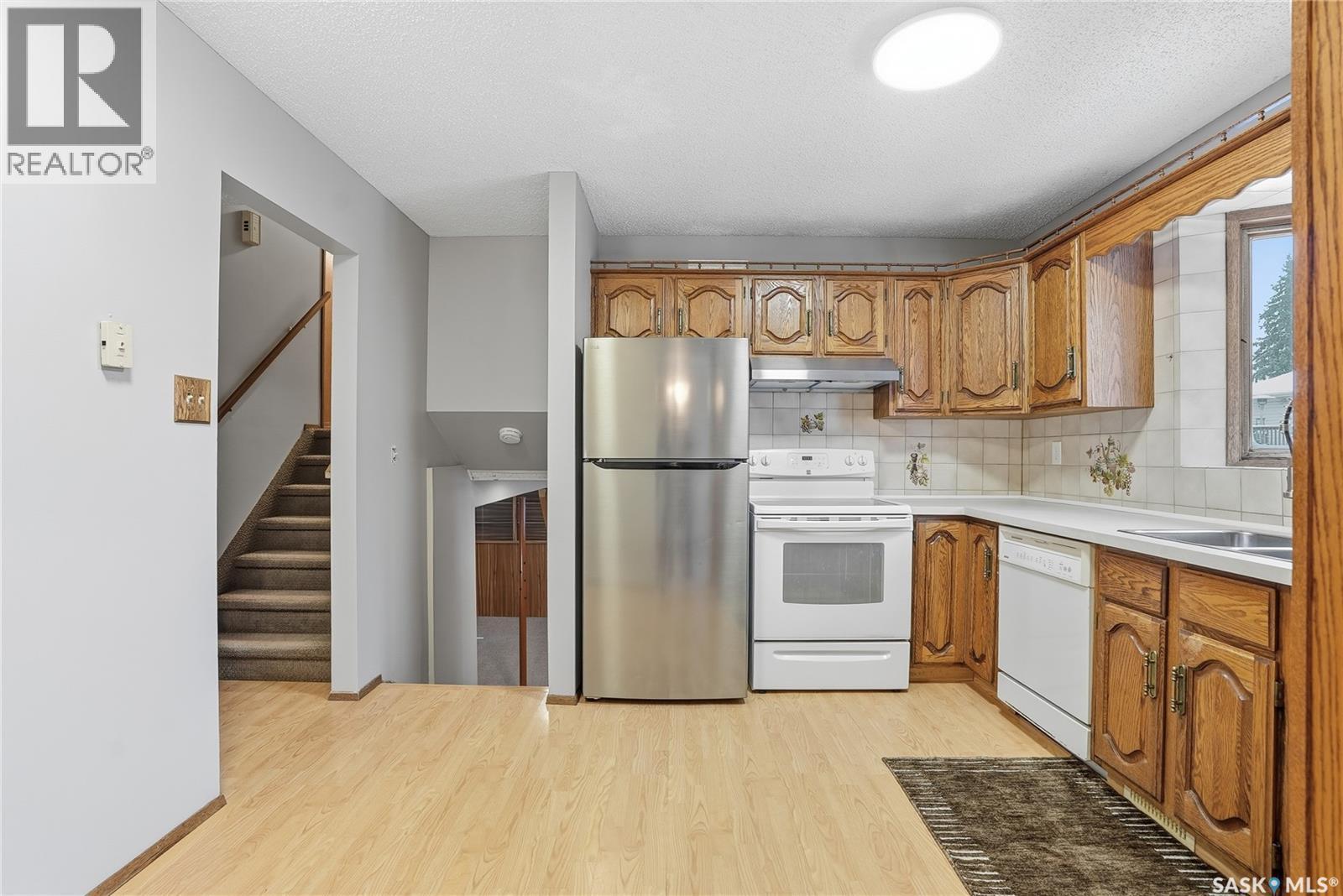 242 Thain Way, Saskatoon, SK - Indoor Photo Showing Kitchen With Double Sink