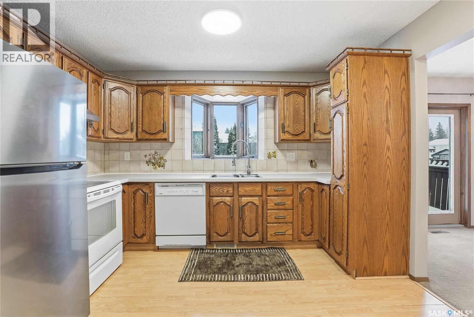 242 Thain Way, Saskatoon, SK - Indoor Photo Showing Kitchen With Double Sink