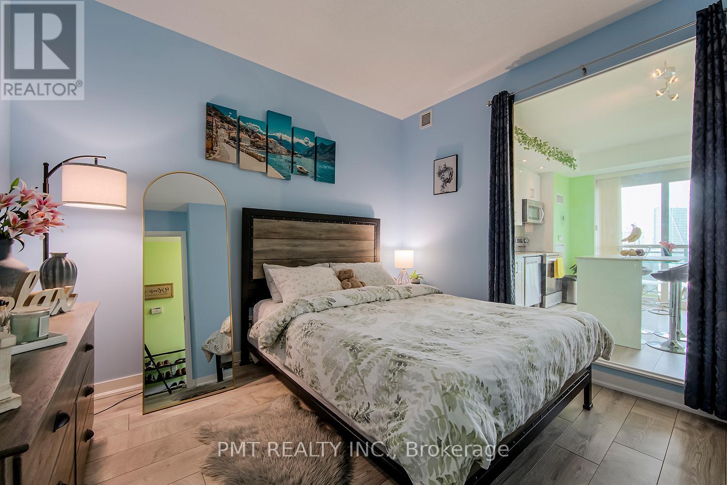 1625 - 165 Legion Road N, Toronto, ON - Indoor Photo Showing Bedroom