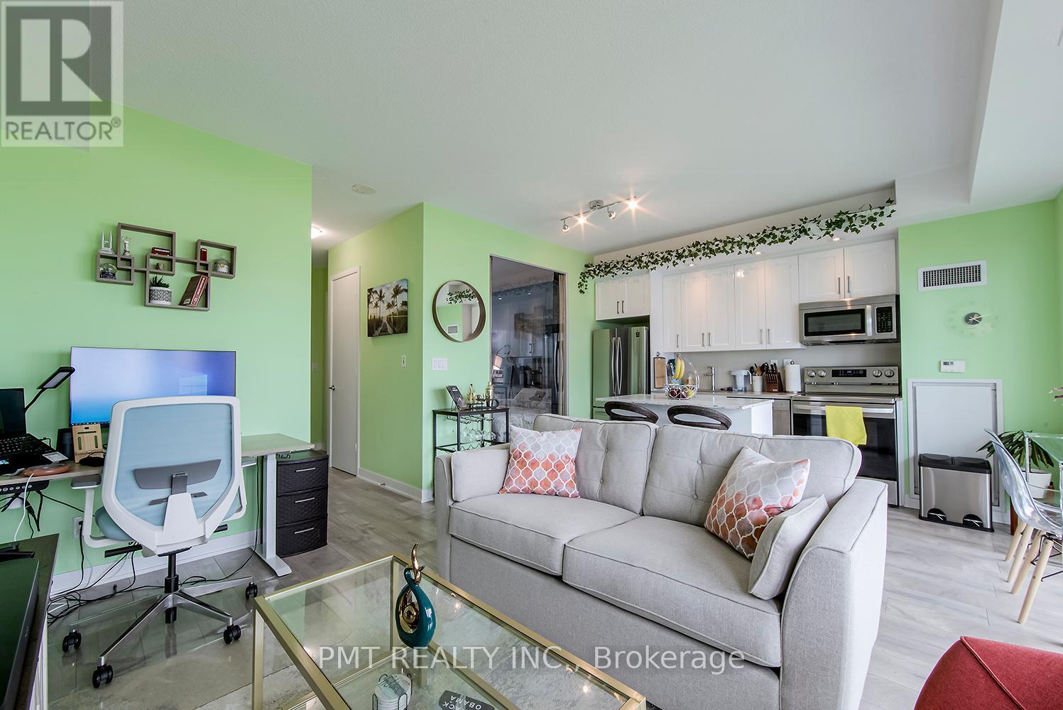 1625 - 165 Legion Road N, Toronto, ON - Indoor Photo Showing Living Room