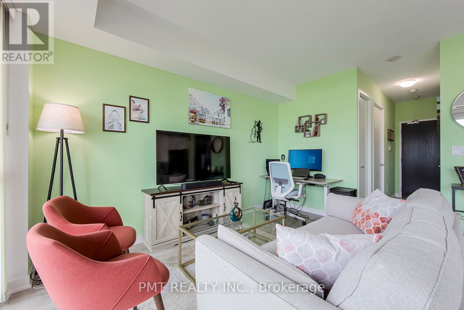 1625 - 165 Legion Road N, Toronto, ON - Indoor Photo Showing Living Room