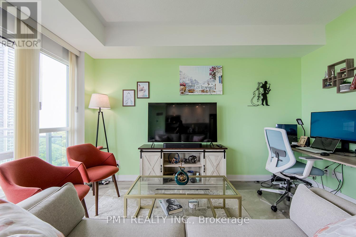 1625 - 165 Legion Road N, Toronto, ON - Indoor Photo Showing Living Room