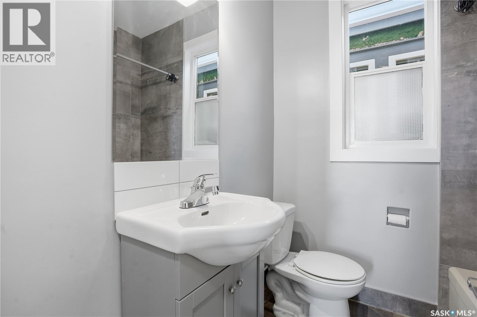 1300 Athol Street, Regina, SK - Indoor Photo Showing Bathroom