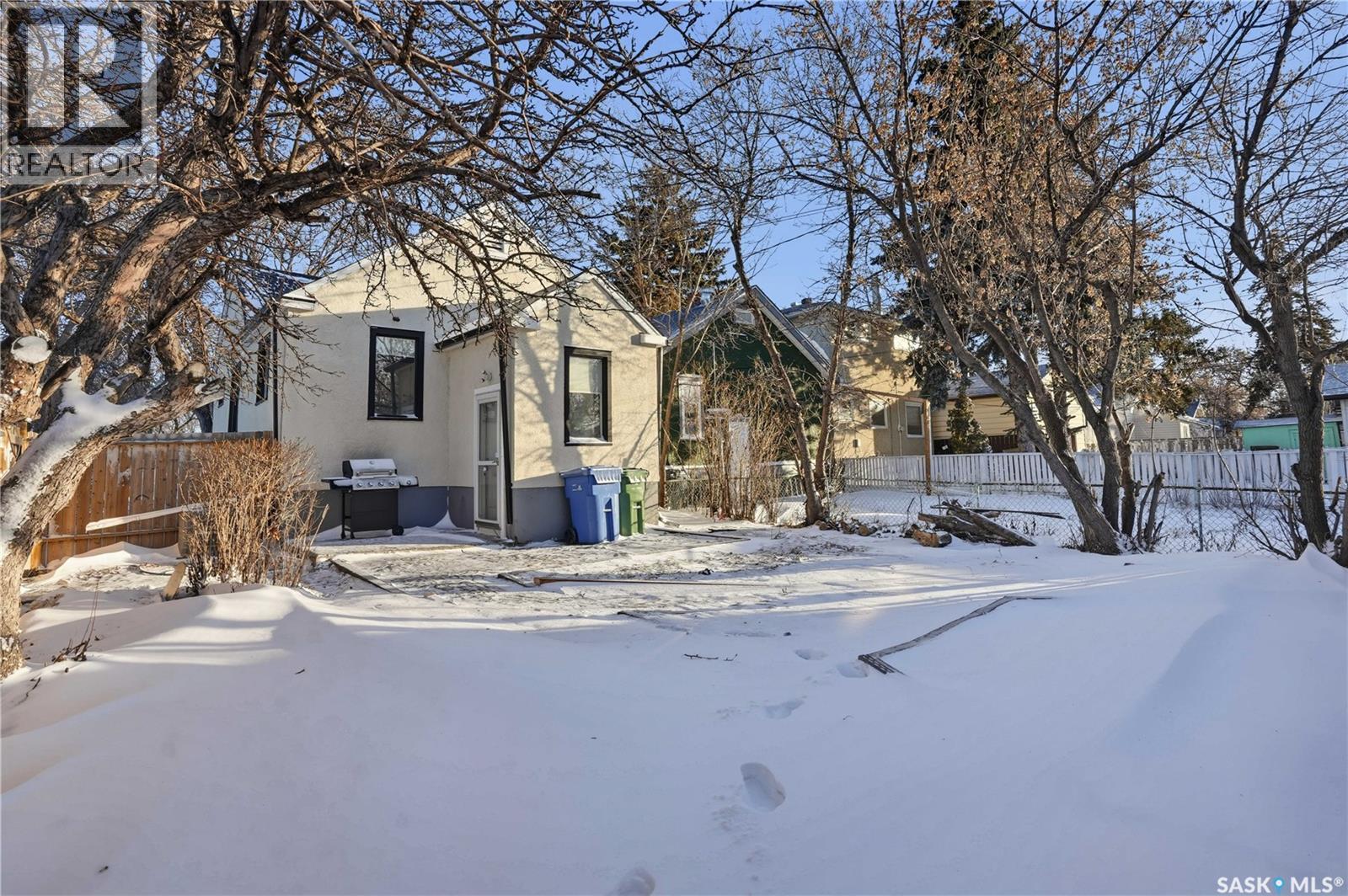 1300 Athol Street, Regina, SK - Outdoor