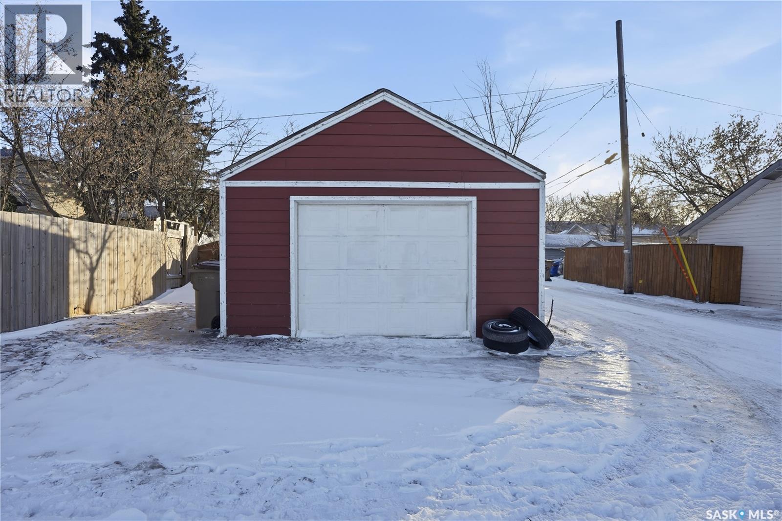 1300 Athol Street, Regina, SK - Outdoor