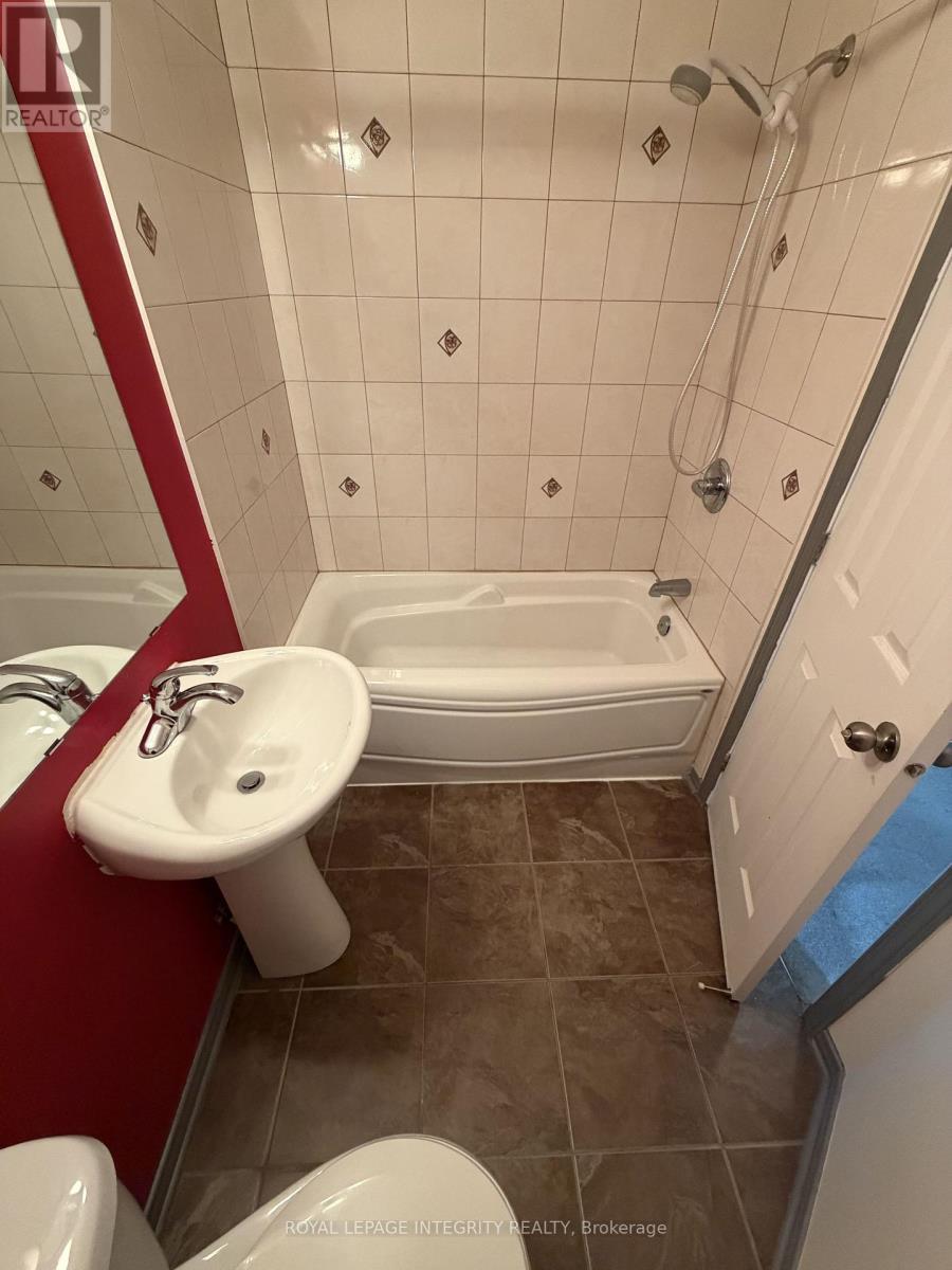 225 Kennevale Drive, Ottawa, ON - Indoor Photo Showing Bathroom