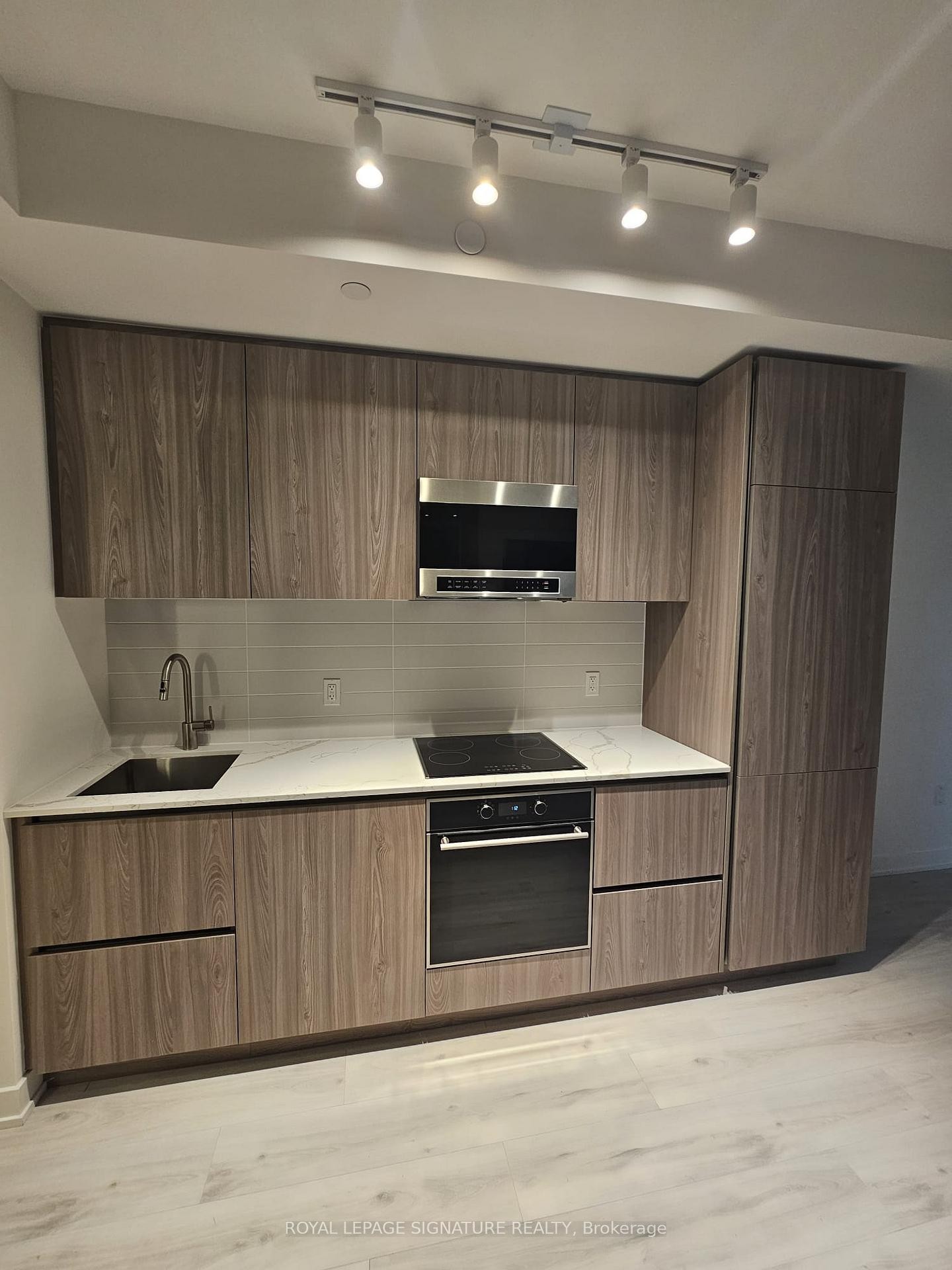 1904S-110 Broadway Avenue, Toronto, ON - Indoor Photo Showing Kitchen
