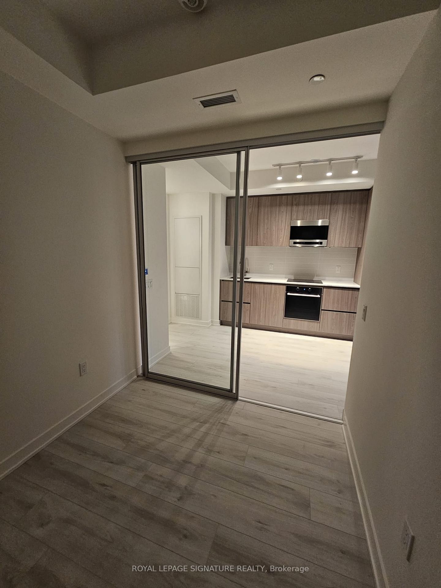 1904S-110 Broadway Avenue, Toronto, ON - Indoor