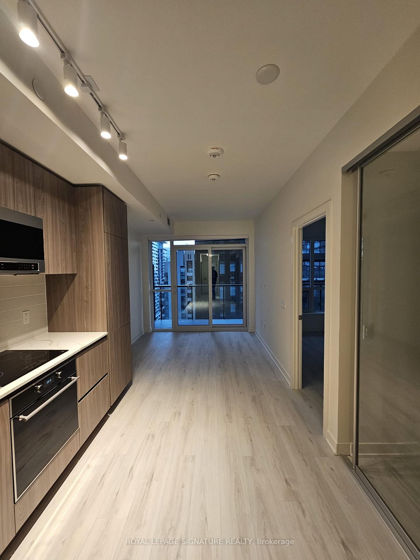 1904S-110 Broadway Avenue, Toronto, ON - Indoor